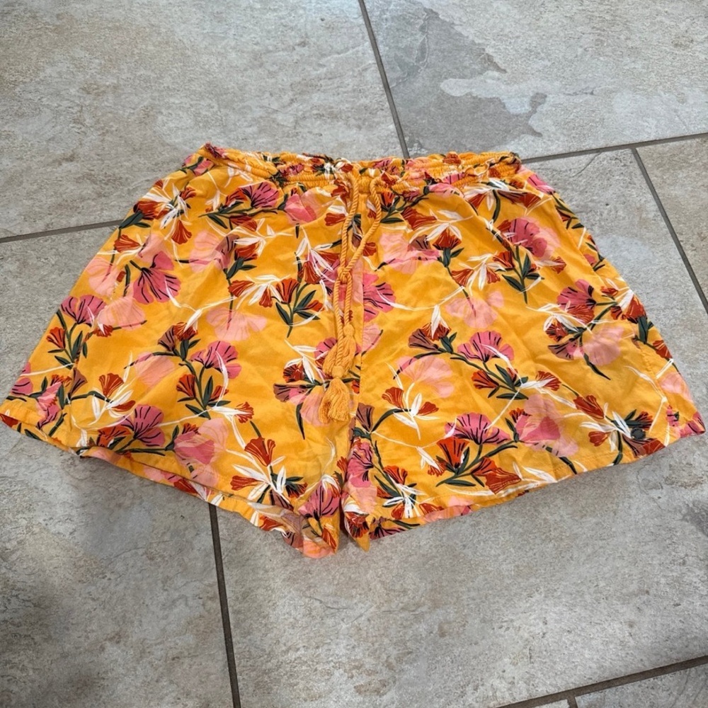 Roxy Beach Shorts Size Medium